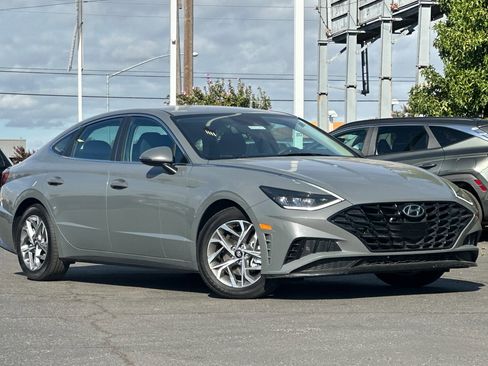 Used 2023 Hyundai Sonata SEL image 2