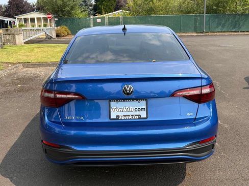 Used 2024 Volkswagen Jetta SE FWD image 6