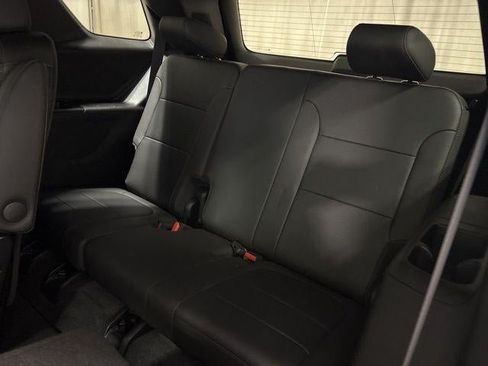Used 2023 Chevrolet Traverse High Country AWD/4WD image 28