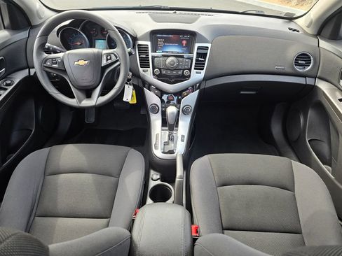 Used 2016 Chevrolet Cruze LT w/ Technology Package FWD image 11