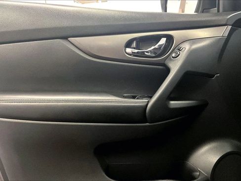 Used 2015 Nissan Rogue SV w/ SV Premium Package image 23