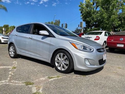 Used 2014 Hyundai Accent SE image 2