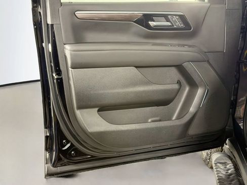Used 2026 Chevrolet Tahoe Z71 w/ Sun And Tow Package AWD/4WD image 18