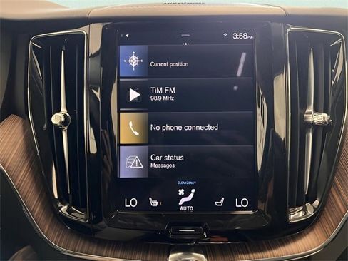 Used 2021 Volvo XC60 T5 Momentum w/ Premium Package image 23