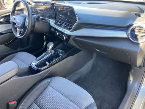 Used 2025 Chevrolet Trax LT w/ Driver Confidence Package image 24