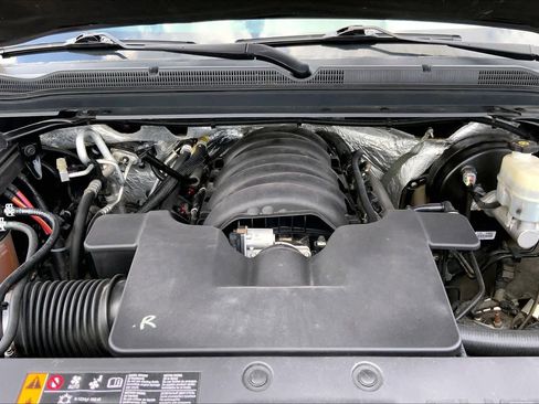 Used 2018 Chevrolet Suburban Premier AWD/4WD image 30
