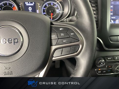 Used 2020 Jeep Cherokee Latitude Plus w/ Comfort/Convenience Group AWD/4WD image 25