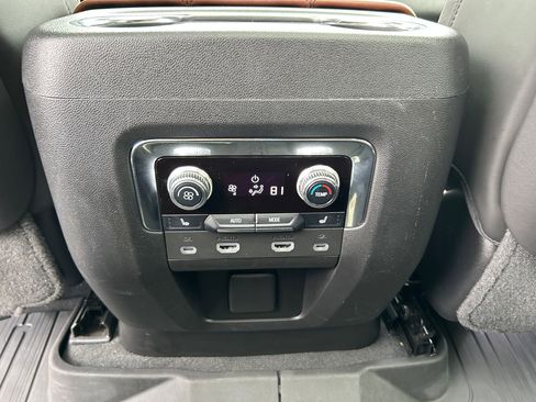 Used 2023 GMC Yukon XL Denali Ultimate image 25
