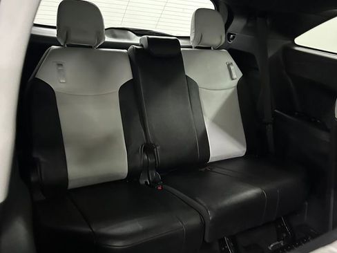 Used 2025 Toyota Sienna XSE image 31