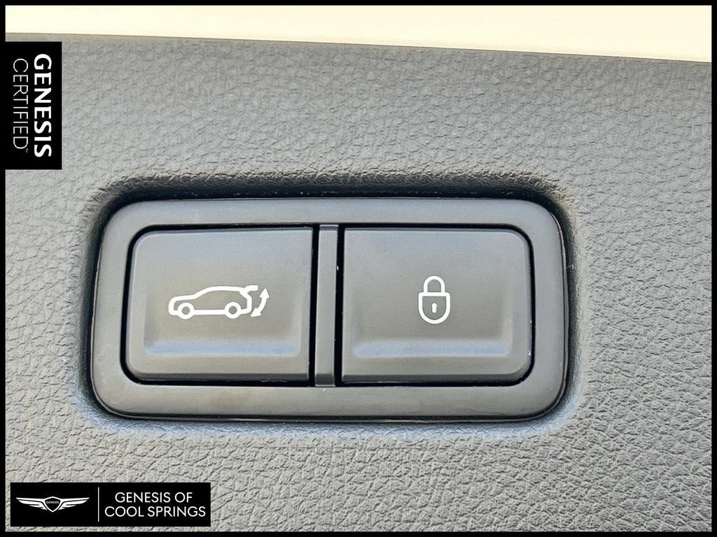 Used 2025 Genesis GV70 3.5T Sport w/ Sport Advanced Package AWD/4WD image 15
