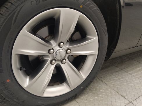 Used 2019 Dodge Challenger SXT RWD image 31