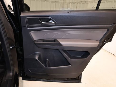 Used 2022 Volkswagen Atlas SEL R-Line AWD/4WD image 19