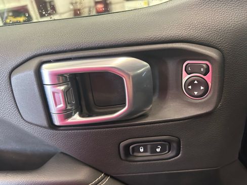 Used 2021 Jeep Wrangler Unlimited Sahara w/ Uconnect 4C Nav & Sound Group AWD/4WD image 11