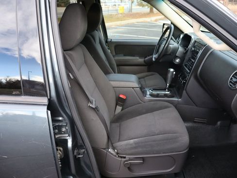 Used 2010 Ford Explorer Sport Trac XLT image 22