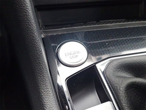 New 2025 Volkswagen Taos SE image 13