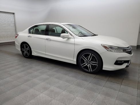 Used 2017 Honda Accord Touring image 11