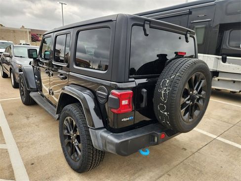 Used 2023 Jeep Wrangler Unlimited Sahara AWD/4WD image 8