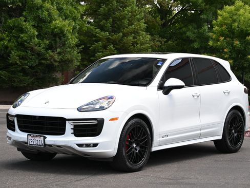 Used 2016 Porsche Cayenne GTS AWD/4WD image 3