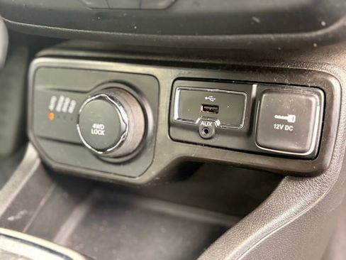 Used 2022 Jeep Renegade Latitude w/ Convenience Group AWD/4WD image 15