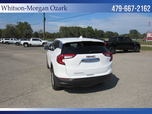 Used 2024 GMC Terrain SLE image 10