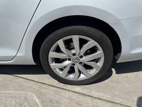 Used 2019 Volkswagen Golf SE FWD image 6