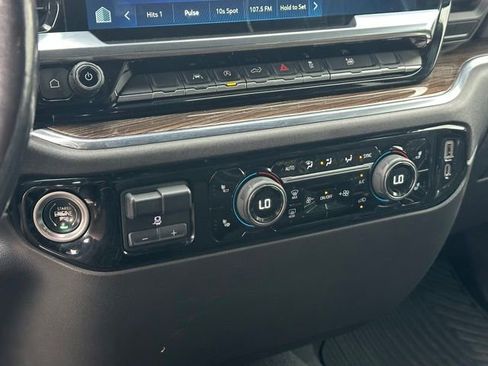 Used 2022 Chevrolet Silverado 1500 LT AWD/4WD image 10