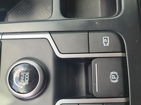 Certified 2025 Kia Sorento LX FWD image 29