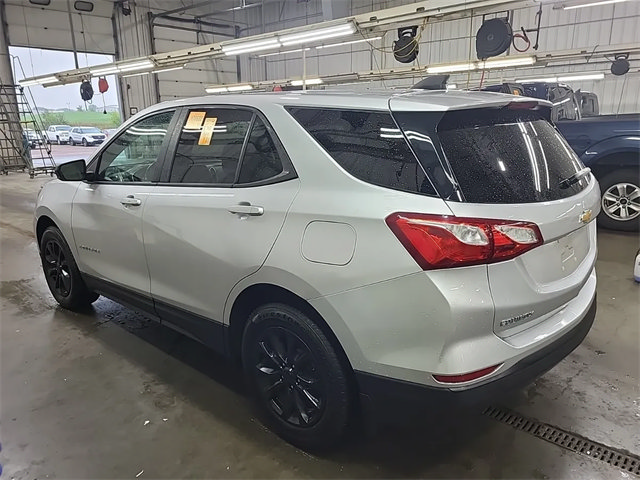 Used 2020 Chevrolet Equinox LS w/ LS Convenience Package AWD/4WD image 2
