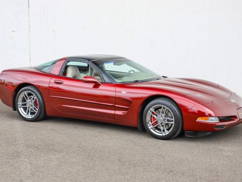 Used 2003 Chevrolet Corvette Coupe w/ Preferred Equipment Group RWD image 1