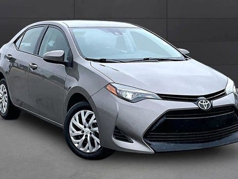 Used 2017 Toyota Corolla LE w/ Carpet Mat Package (TMS) FWD image 9