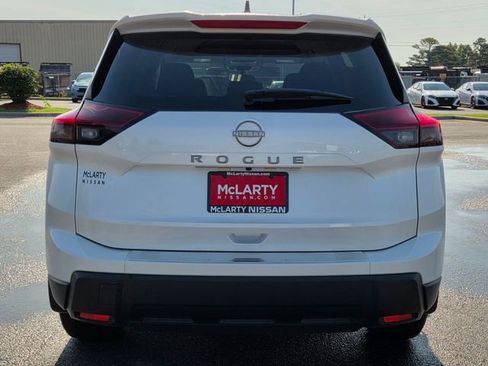Used 2026 Nissan Rogue SV w/ Cold Weather Package FWD image 7