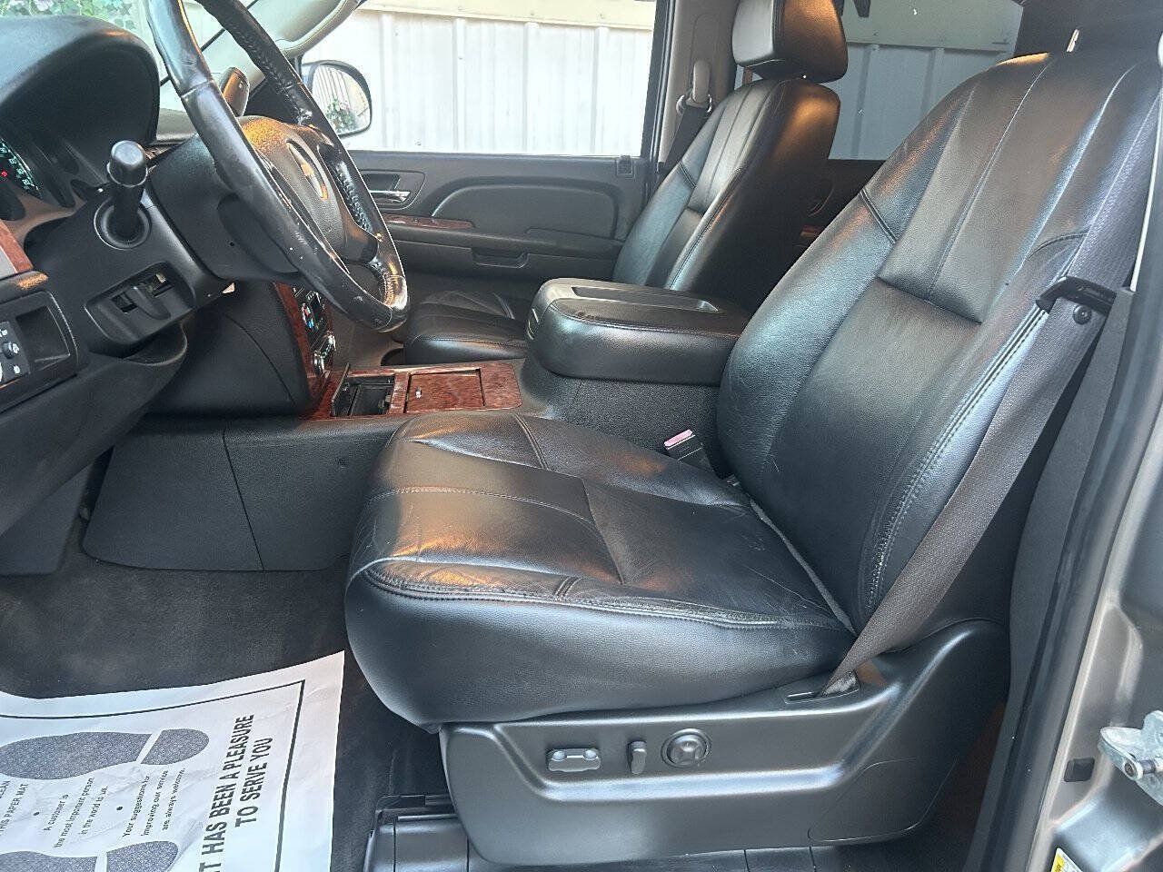 Used 2008 Chevrolet Avalanche LTZ w/ LTZ Preferred Equipment Group RWD image 16
