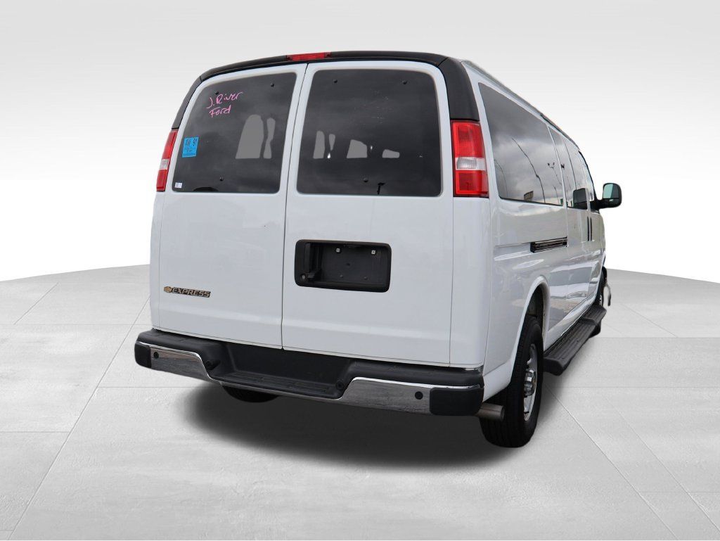 Used 2025 Chevrolet Express 3500 LT w/ LT Preferred Equipment Group RWD image 17