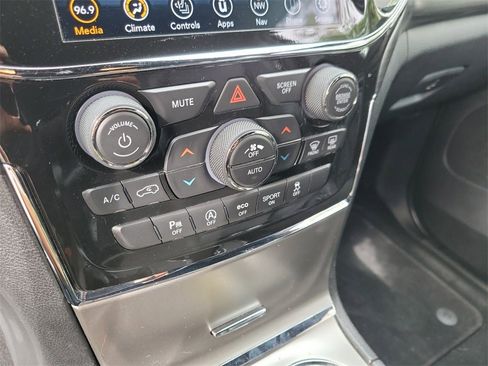 Used 2021 Jeep Grand Cherokee Laredo X image 29