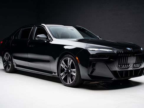 Used 2023 BMW i7 xDrive60 w/ Executive Package 2 image 87