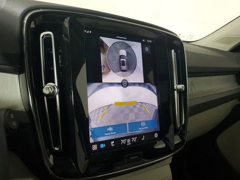 Certified 2025 Volvo XC40 B5 Plus image 31