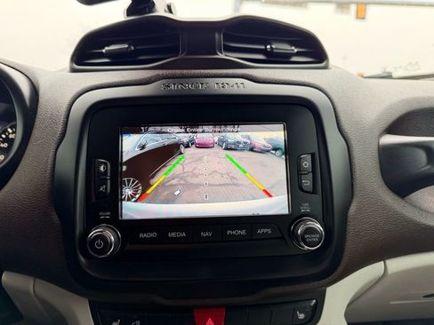 Used 2016 Jeep Renegade Limited image 24