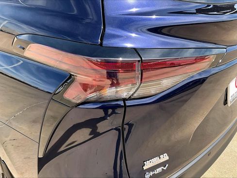 Used 2026 Toyota Sienna XLE FWD image 29