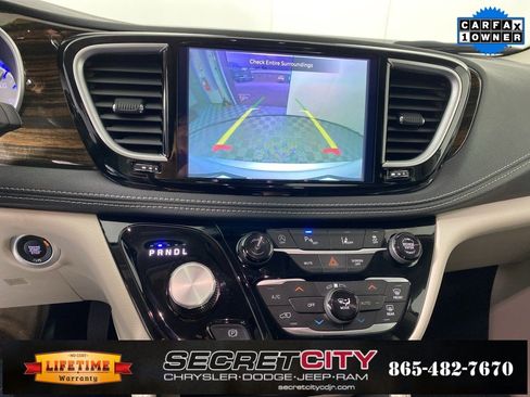 Used 2024 Chrysler Pacifica Limited image 23