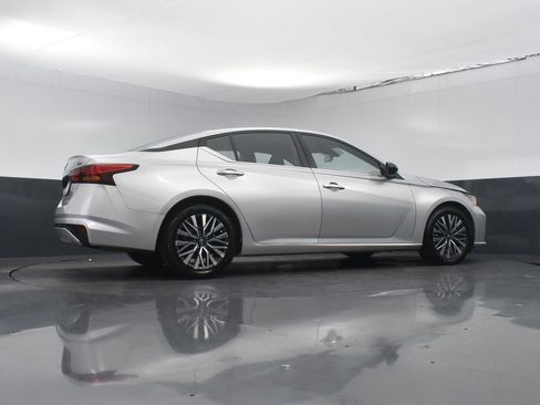 Used 2024 Nissan Altima 2.5 SV image 21