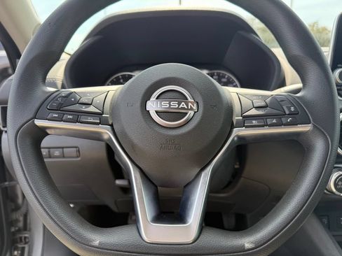Used 2024 Nissan Sentra SV FWD image 33
