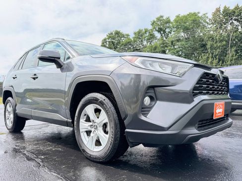 Used 2020 Toyota RAV4 XLE image 2