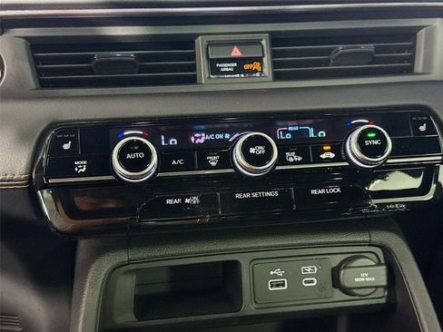 Used 2023 Honda Pilot TrailSport image 17