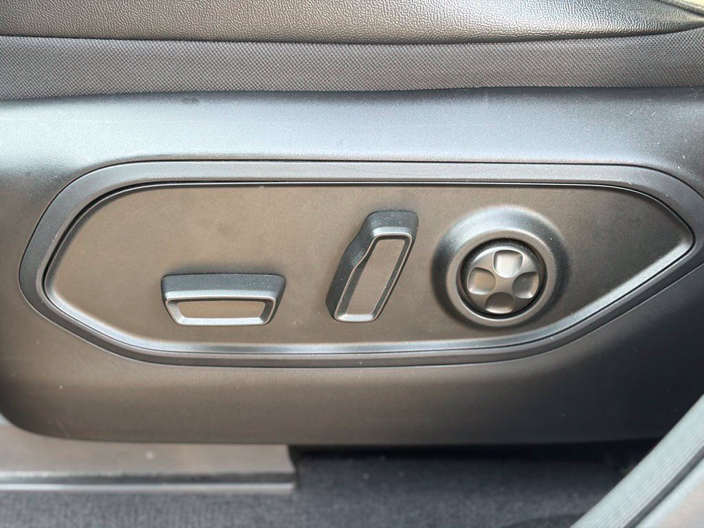 Used 2024 Jeep Grand Cherokee L Limited AWD/4WD image 25