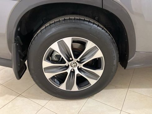 Used 2020 Toyota Highlander XLE image 34