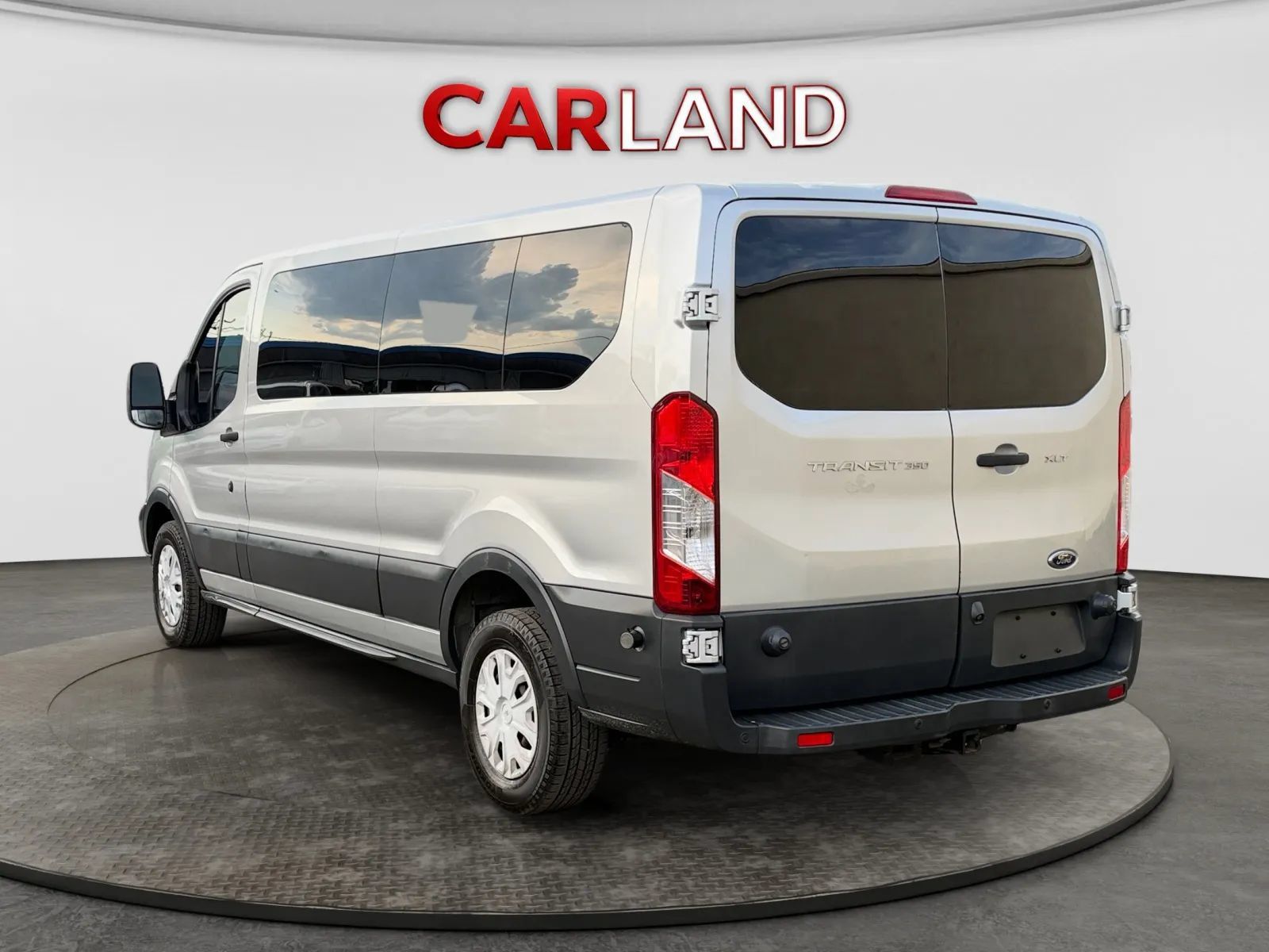 Used 2016 Ford Transit 350 XLT RWD image 4