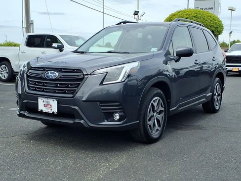Used 2024 Subaru Forester Premium AWD/4WD image 3