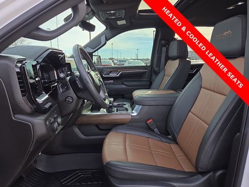 Used 2025 Chevrolet Silverado 1500 High Country w/ Technology Package image 15