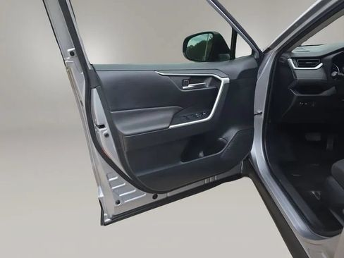 Used 2019 Toyota RAV4 XLE FWD image 35