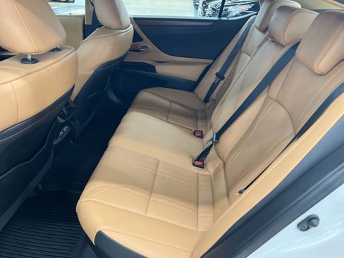 Used 2022 Lexus ES 300h w/ Accessory Package FWD image 24